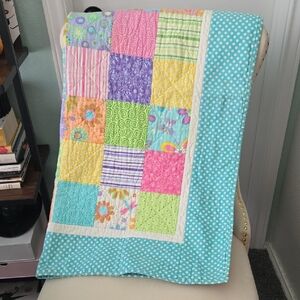 Handmade Patchwork Baby Quilt in Pastel Colors, EUC Like New, 38 x 38